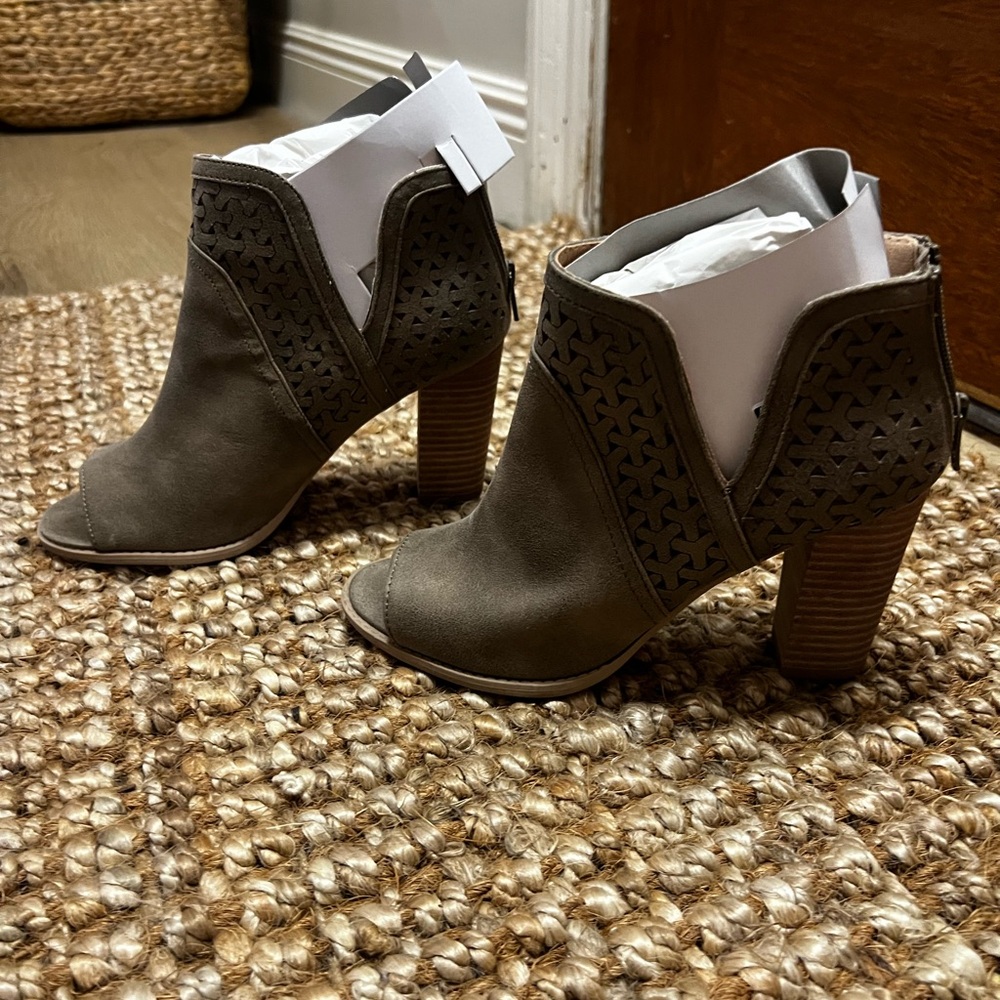 Francesca's Collections Gray Heeled Boots